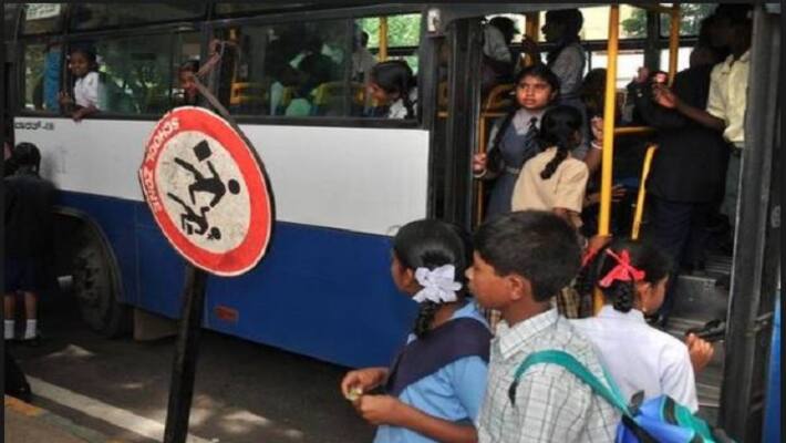 Students Block road demanding more KSRTC Bus in Mandya Students Block road demanding more KSRTC Bus in Mandya
