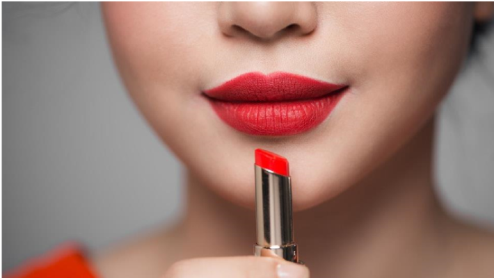 Know about the harmful side effects of dark shade lipstick Know about the harmful side effects of dark shade lipstick