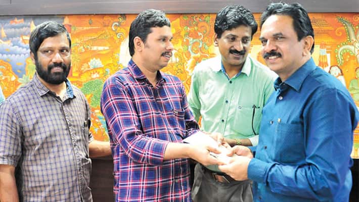 blind teacher donates his first month salary to relief fund blind teacher donates his first month salary to relief fund