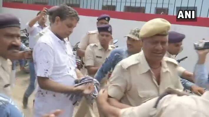 Muzaffarpur Case: On Surprise Visit to Jail, Officials Recover 40 Phone Numbers From Brajesh Thakur Muzaffarpur Case: On Surprise Visit to Jail, Officials Recover 40 Phone Numbers From Brajesh Thakur