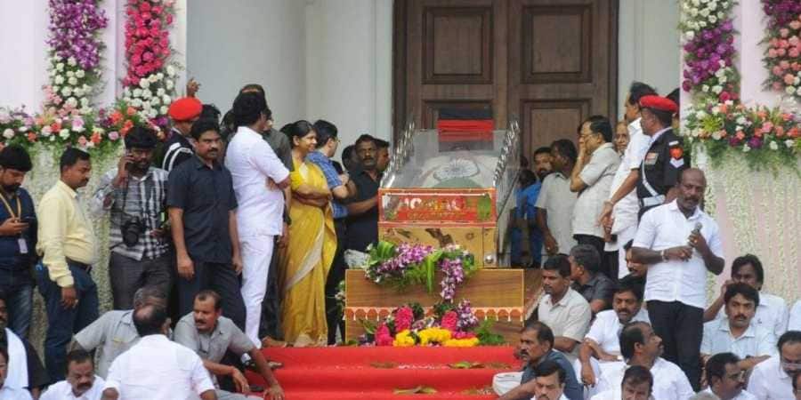 Karunanidhi family paid homage in his cemetry