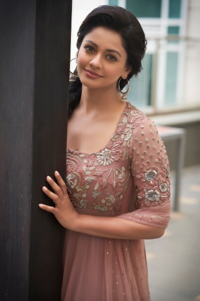 Pooja Kumar Photo Shoot pics