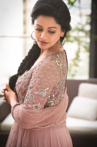 Pooja Kumar Photo Shoot pics