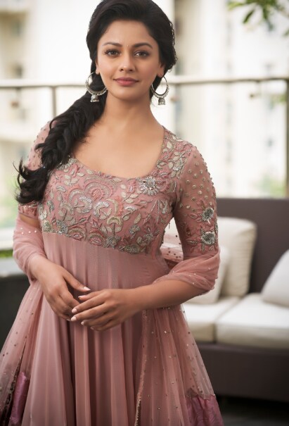 Pooja Kumar Photo Shoot pics