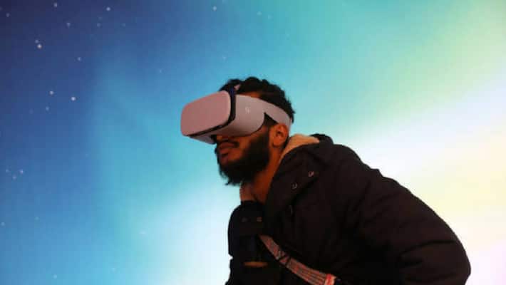 Meta likely to raise the price of Quest 2 virtual reality headsets by USD 100 gcw Meta likely to raise the price of Quest 2 virtual reality headsets by USD 100 gcw