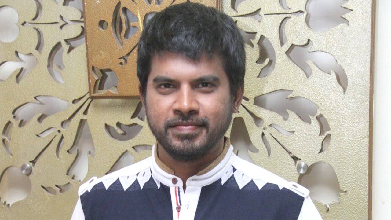 lyricist pa vijay join the legend saravanan arul movie
