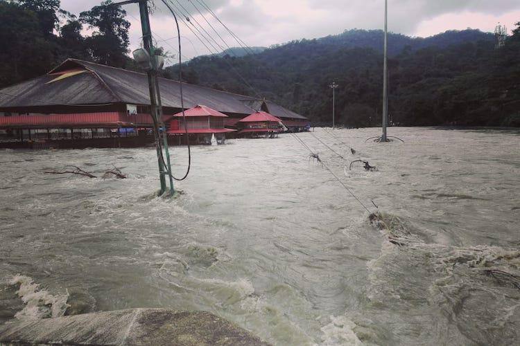 Kerala floods Red alert in 12 of 14 Districts Kochi air port shut till Saturday