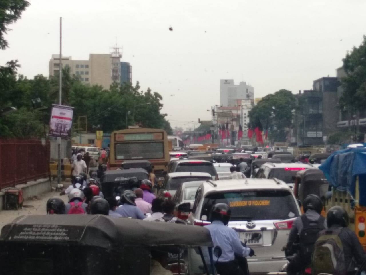 heavy traffic in teynampet due to cmk executive meeting