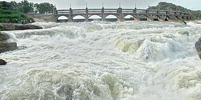 Mettur dam open with 2 lakhs cubic water