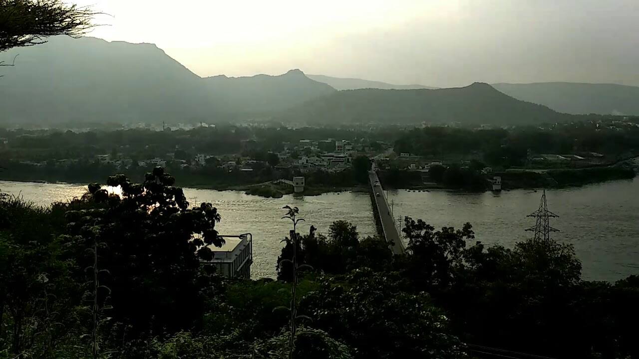 Mettur dam open with 2 lakhs cubic water