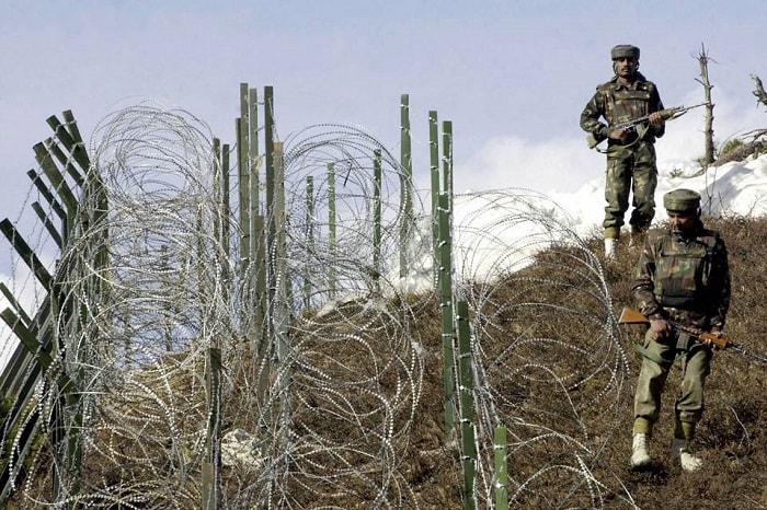 Pakistan Indian Independence Day Army soldiers LoC Kashmir