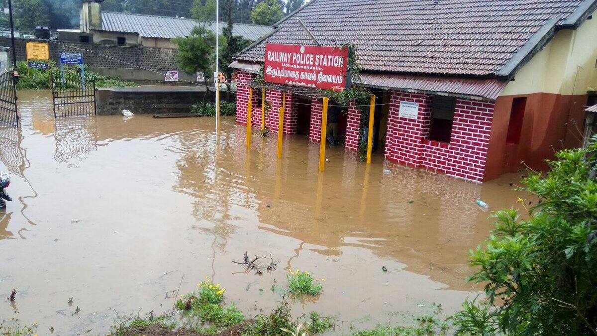 Heavy rain warning school leave for nilgiri and kumari dist