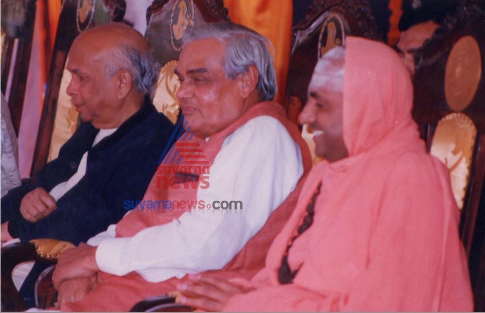 ಮಾಜಿ ಮುಖ್ಯಮಂತ್ರಿ ದಿ.ಜೆ.ಎಚ್.ಪಟೇಲ್ ಅವರೊಂದಿಗೆ.