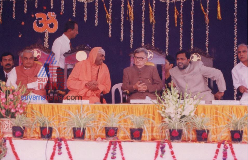 ರಾಜ್ಯದ ಗಣ್ಯರೊಂದಿಗೆ ಅಟಲ್ಜೀ.