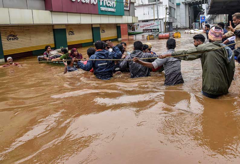 Kerala floods Red alert withdrawn  districts Video