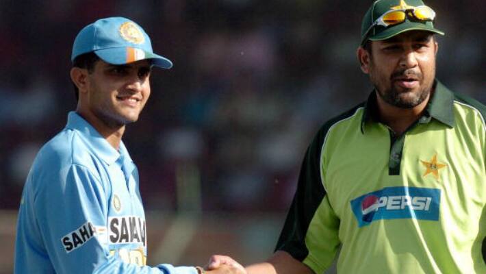 aakash chopra shares the moment that inzamam ul haq gave t shirts to indian players aakash chopra shares the moment that inzamam ul haq gave t shirts to indian players
