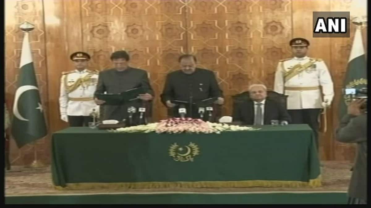 Imran Khan oath taking ceremony Islamabad Navjot Singh Sidhu Pakistan Army Chief General Qamar Javed Bajwa