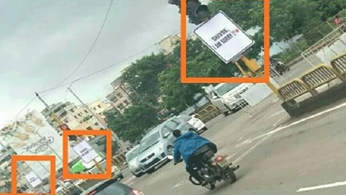 Boyfriend puts 300 banners I am sorry on Pune streets for his girlfriend