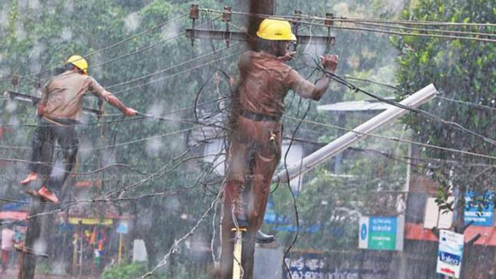 Power outage in kerala KSEB says massive damage Power outage in kerala KSEB says massive damage