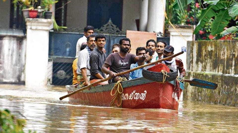 People who recue fromm flood by fishermen thanks to them