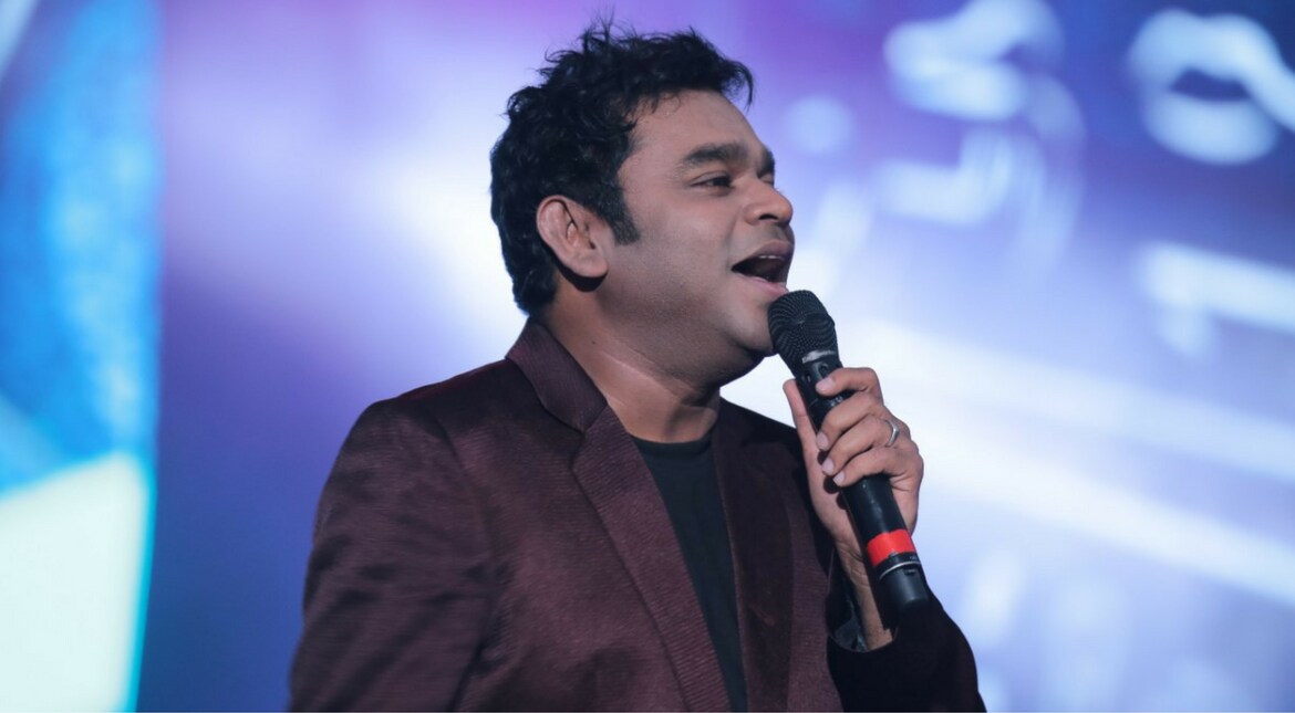 Maa Tujhe Salam
The title song of the 1997 studio album ‘Vande Mataram’ is composed by music legend AR Rahman. The song is played on all patriotic occasions always. 