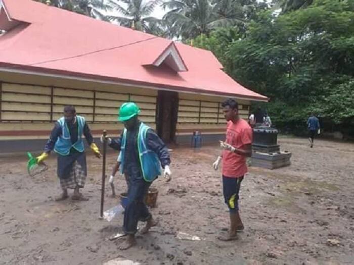 Kerala flood ayyappa temple muslims clean temple Eid humanity relief work