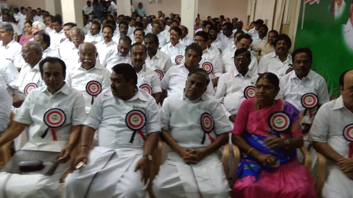 18 MLA disqualification case ;AIADMK Executive Committee Meeting