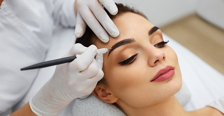 Faces masked, lipstick sales take a hit; focus shifts to eye makeup