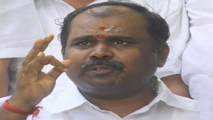 Canal broke due to rat - says minister udayakumar