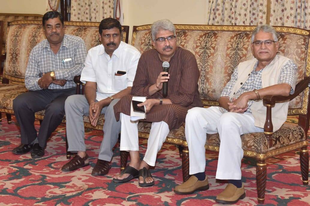 TUWJ, IJU Representatives Meets Governor Narasimhan