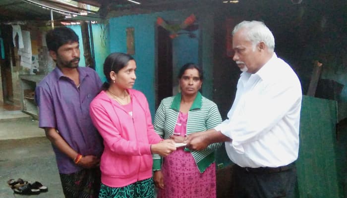 Tea shop owner help saranya marriage