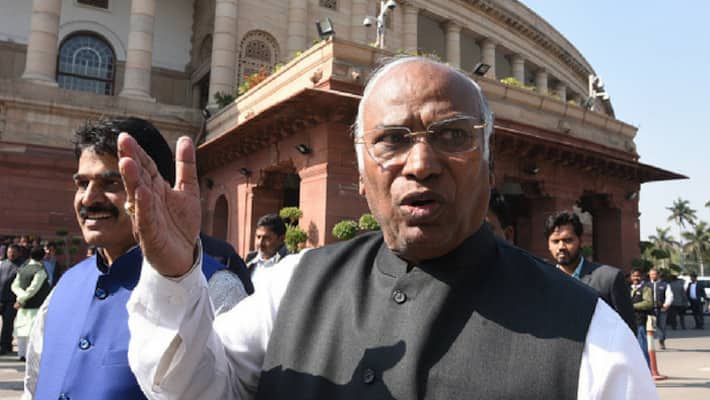 Mallikarjun Kharge bats for Ramalinga Reddy, demands Cabinet berth Mallikarjun Kharge bats for Ramalinga Reddy, demands Cabinet berth