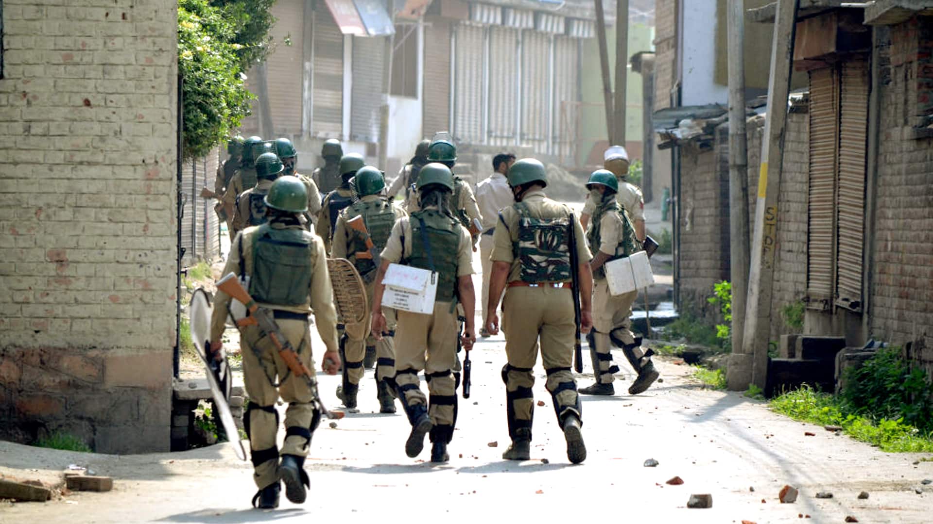 Nine terrorist's aides arrested as major terror hideout busted in Kashmir