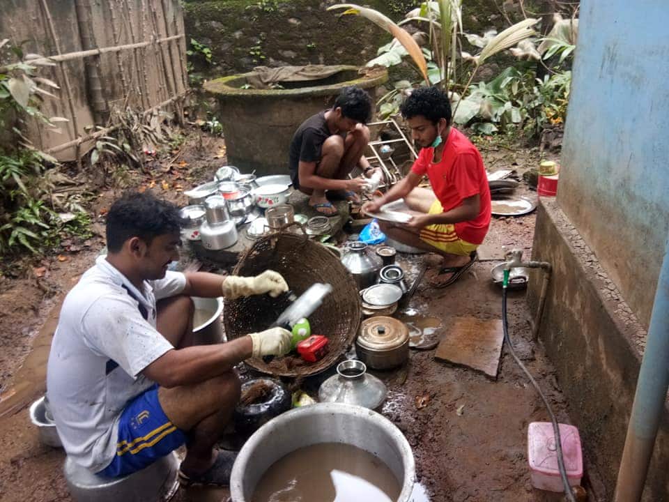 youth men from kuttyadi ready to retrieving flooded homes