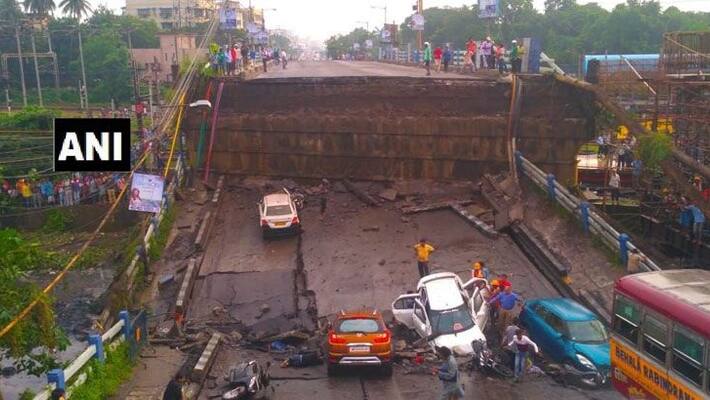 Majerhat Bridge Collapses In Kolkata, Many Feared Trapped Majerhat Bridge Collapses In Kolkata, Many Feared Trapped