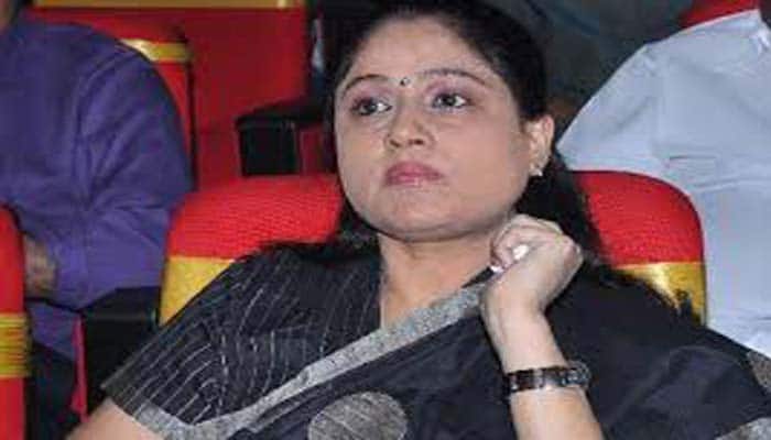 Why the child is not getting Actress Vijayasanthi for the first time among the people!