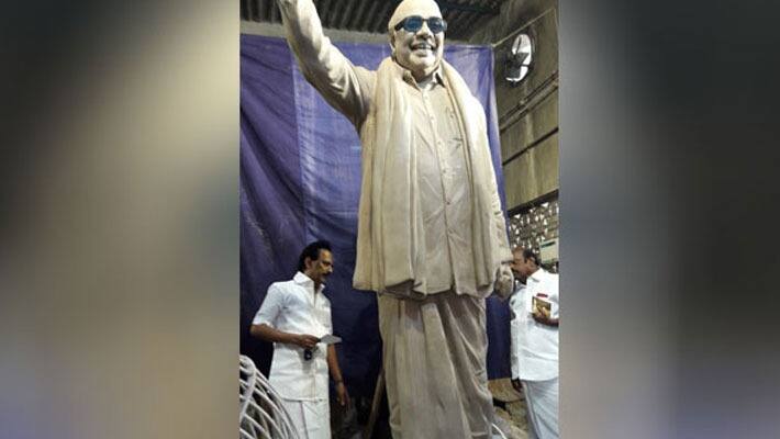 karunanidhis new statue prepared to keep in  anna  arivalayam