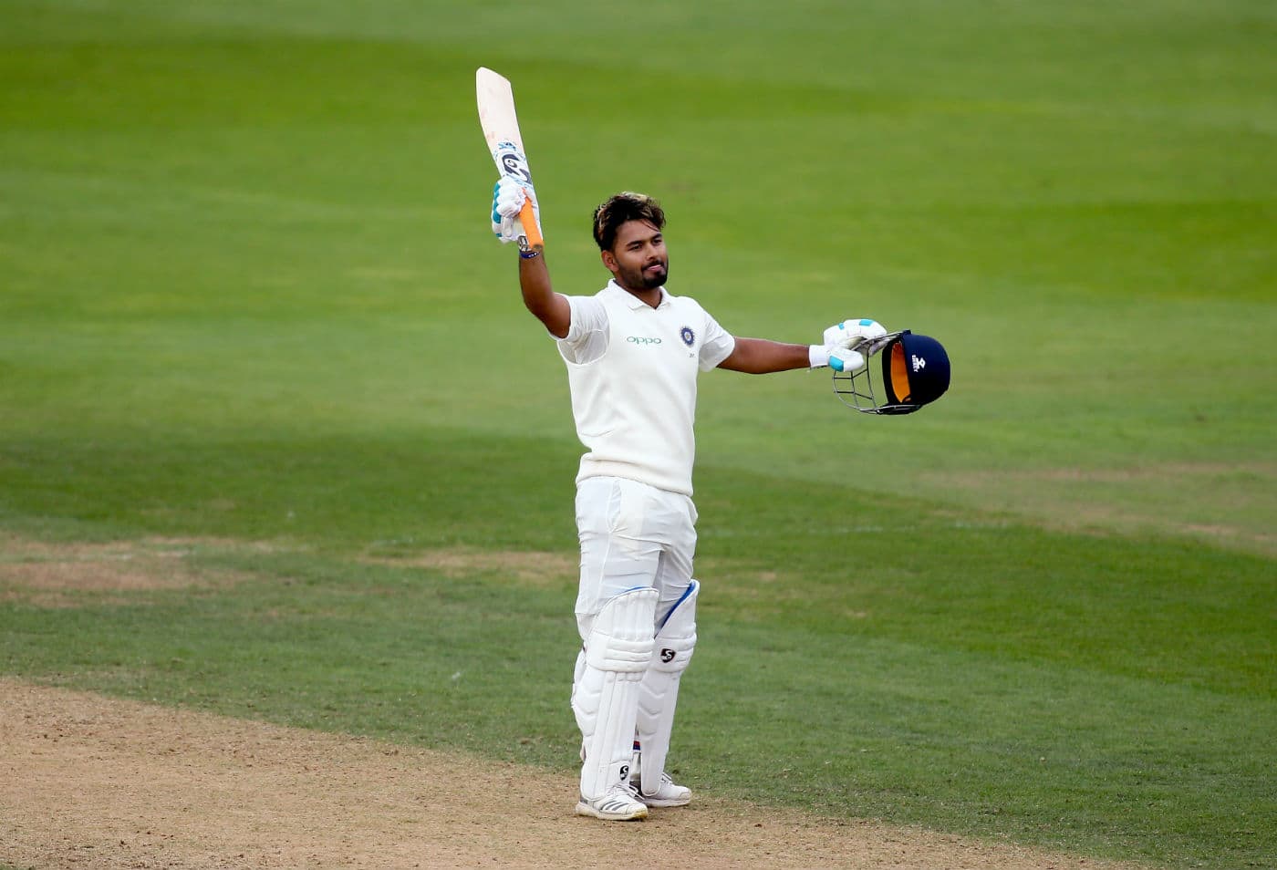 I doesn't want to compete for places with MS Dhoni says Rishabh Pant
