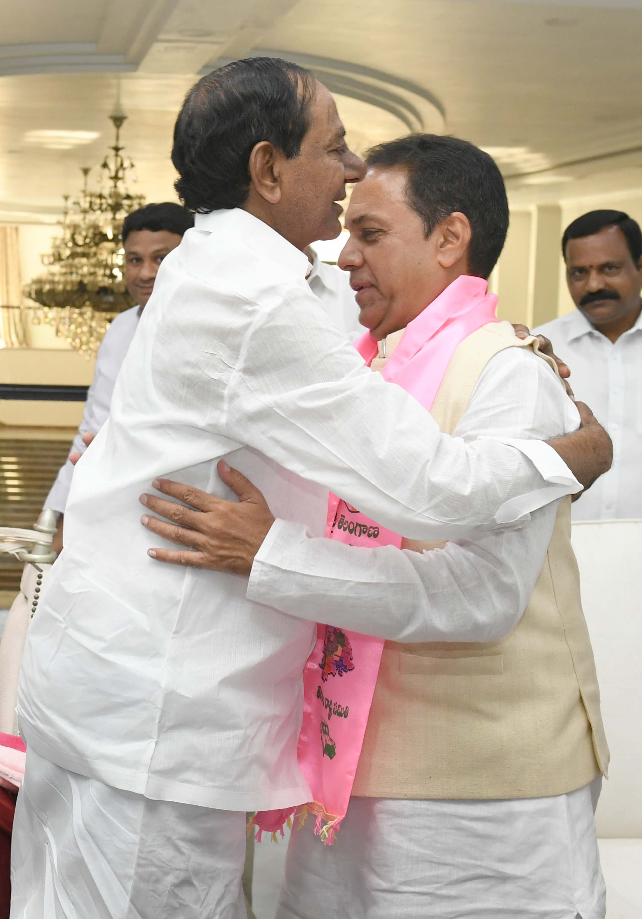 former speaker suresh reddy disatisfy on kcr decisions