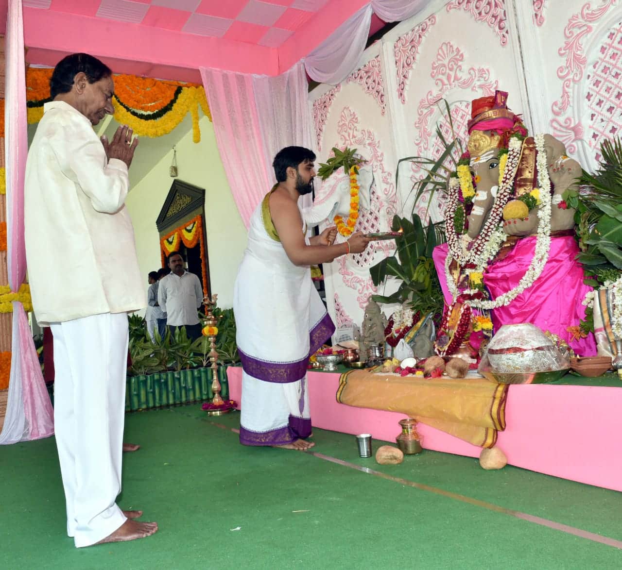 finance minister etela rajender will performs pooja at khairatabad ganesh