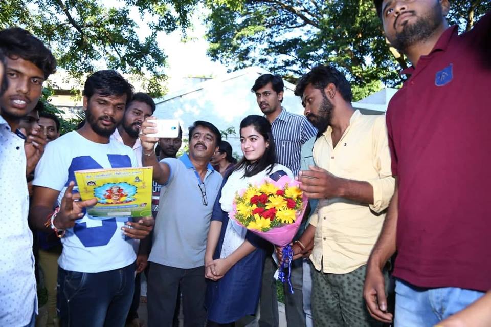 Rashmika Mandanna Visits Siddaganga Mutt