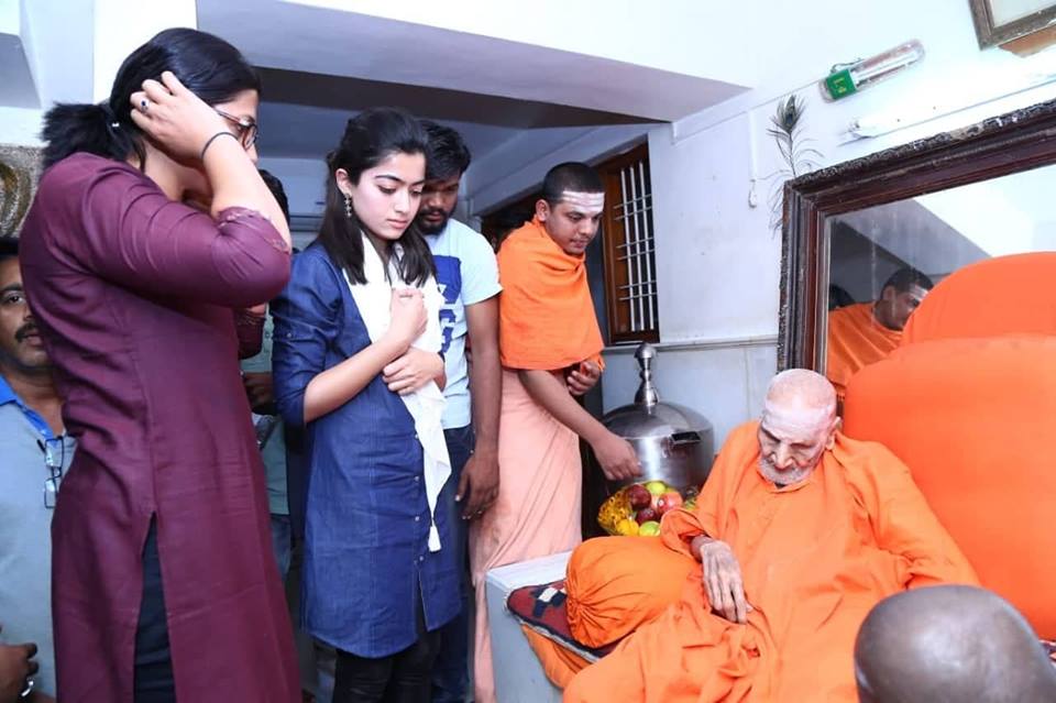 Rashmika Mandanna Visits Siddaganga Mutt