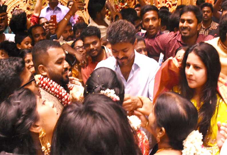 Actor Vijay fans create ruckus in marriage hall...Police refused to come to safety