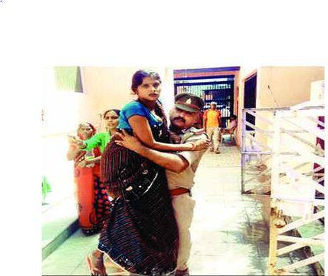 railway police helped pregnant lady in madura