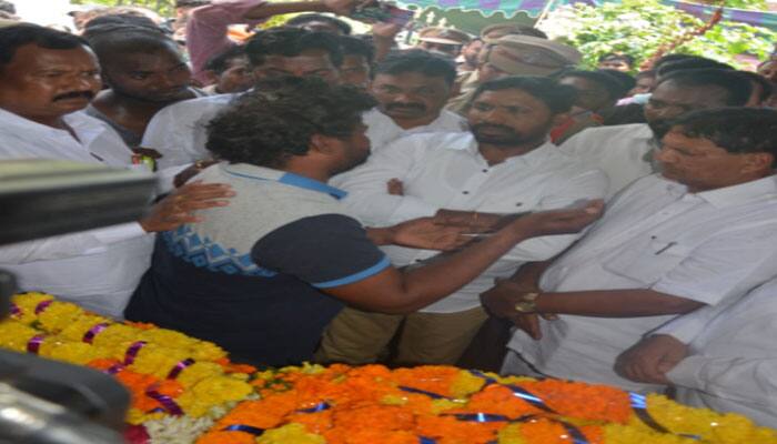 Errolla Srinivas visits Miryalaguda victim