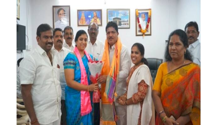tollywood actor uma devi join trs party tollywood actor uma devi join trs party