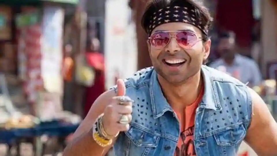 উদয় চোপড়াঃ বলিউডের সবচেয়ে প্রভাবশালী প্রযোজনা সংস্থা যশ রাজ ফিল্মসের মালিক আদিত্য চোপড়ার ভাই। যশ চোপড়া, যিনি ভারতীয় চলচ্চিত্রকে এক ভিন্ন ব্যাখা দিয়েছিলেন তাঁর কনিষ্ঠ পুত্র উদয়। প্রতিটি বড় বাজেট ছবিতে তাঁকে কাস্ট করার পরও কেরিয়ার মোড় ঘোরেনি উদয়ের।