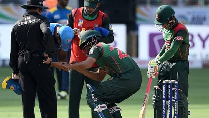 Bangladesh opener Injured...Tamim Iqbal bats one-handed