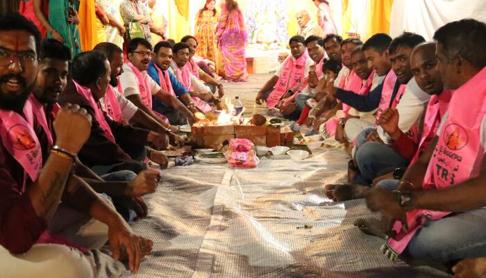 trs uk committee perform lakshmi ganapathi homam for TRS to win elections