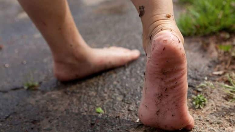 Benefits of walking bare foot on mud good for health